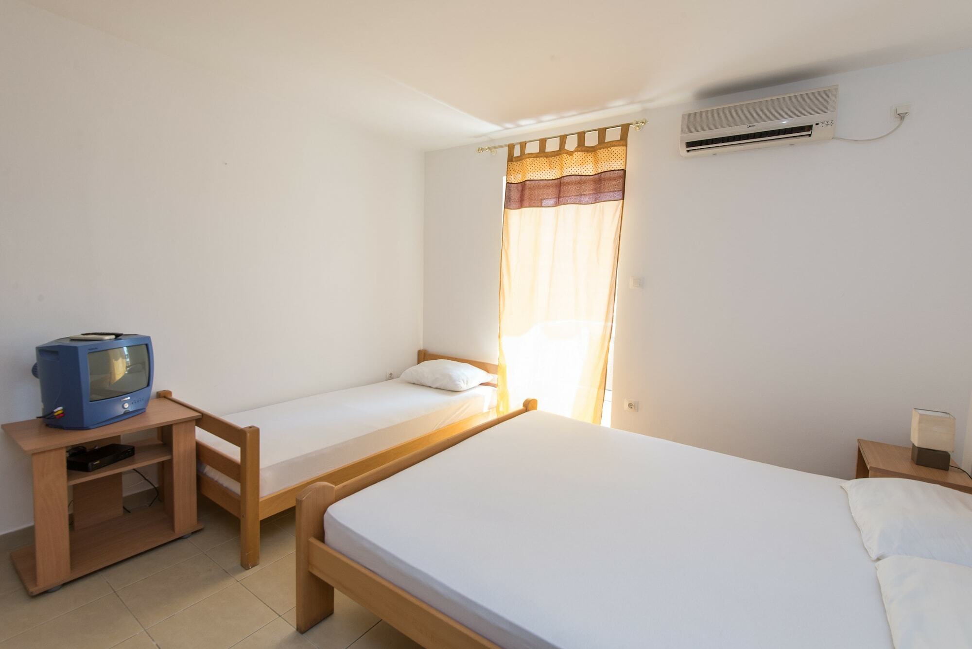 Apartments Mtv Petrovac Exteriör bild